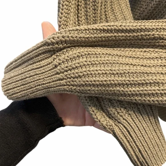 PINK Victoria's Secret Olive V-Neck Sweater
Oversized - Picture 3 of 4